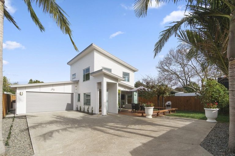 Photo of property in 15a Waipani Road, Te Atatu Peninsula, Auckland, 0610