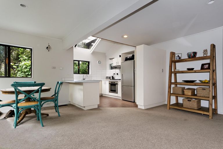 Photo of property in 5 Woontons Lane, Titirangi, Auckland, 0604