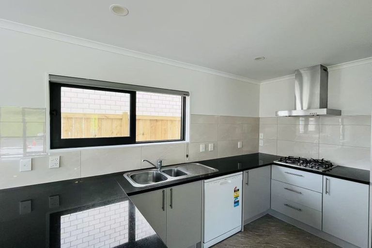Photo of property in 15 Aronia Way, Goodwood Heights, Auckland, 2105