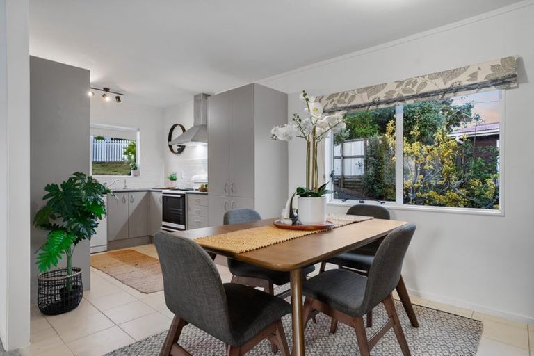 Photo of property in 12b Penton Road, Stanmore Bay, Whangaparaoa, 0932