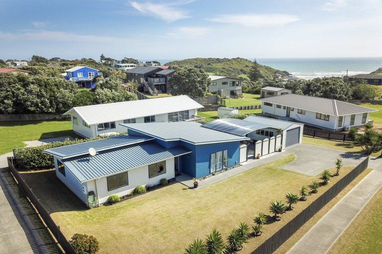 Photo of property in 25 Sunset Drive, Baylys Beach, Dargaville, 0377