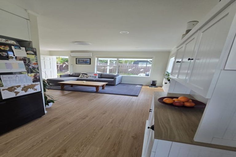 Photo of property in 2/2 Keldale Place, Forrest Hill, Auckland, 0620