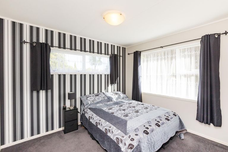 Photo of property in 46 Abraham Crescent, Milson, Palmerston North, 4414
