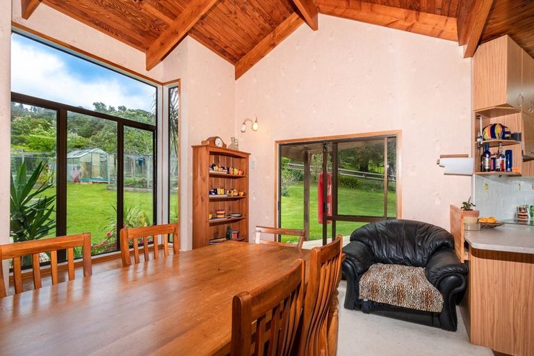 Photo of property in 15 Te Henga Road, Waitakere, Henderson, 0781