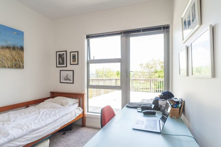 Photo of property in 21 Nevay Road, Miramar, Wellington, 6022