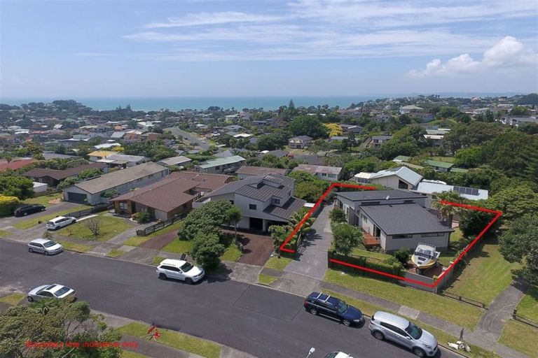 Photo of property in 8 Halldene Terrace, Red Beach, 0932