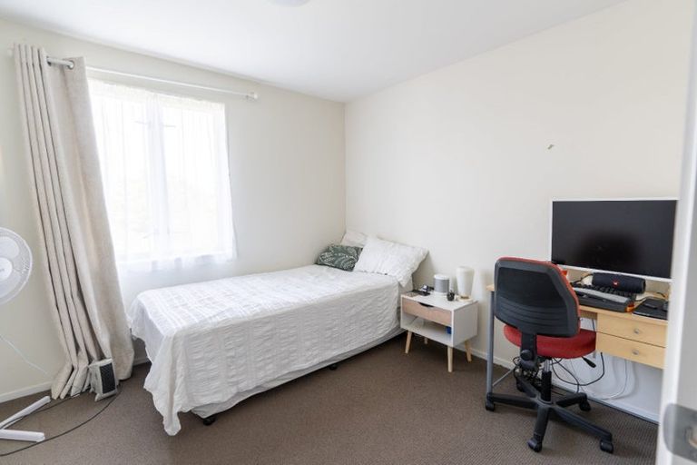 Photo of property in 11 Stitchbird Crescent, Papakura, 2110