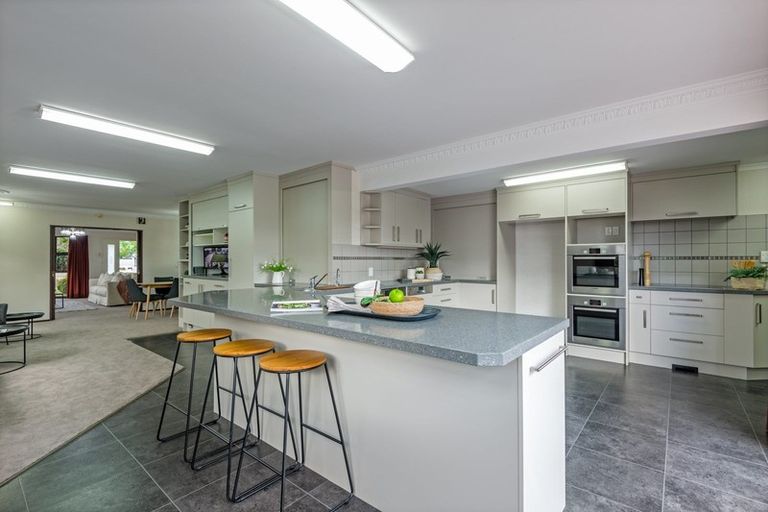 Photo of property in 18 Brightwater Terrace, Terrace End, Palmerston North, 4410
