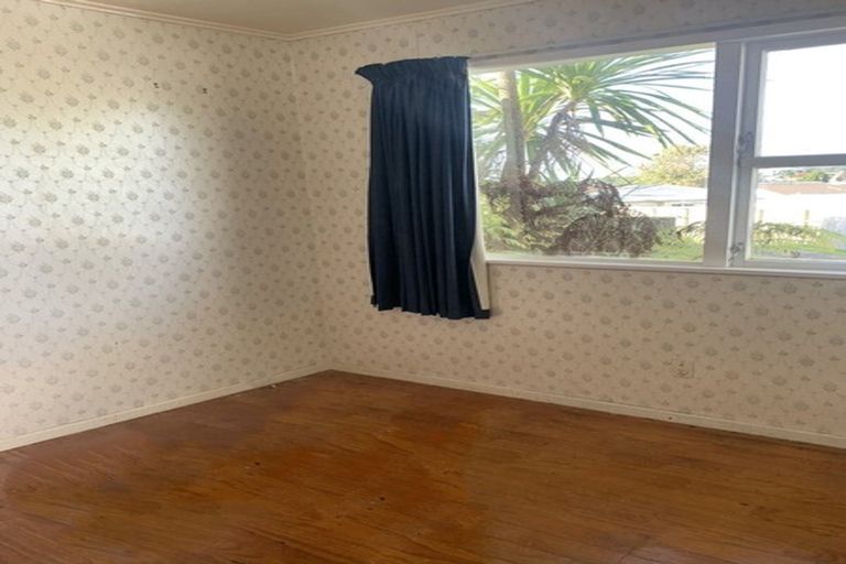 Photo of property in 46 Castleford Street, Green Bay, Auckland, 0604