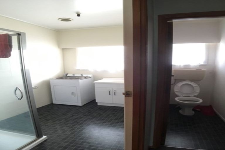 Photo of property in 38 Beaubank Road, Kelston, Auckland, 0602