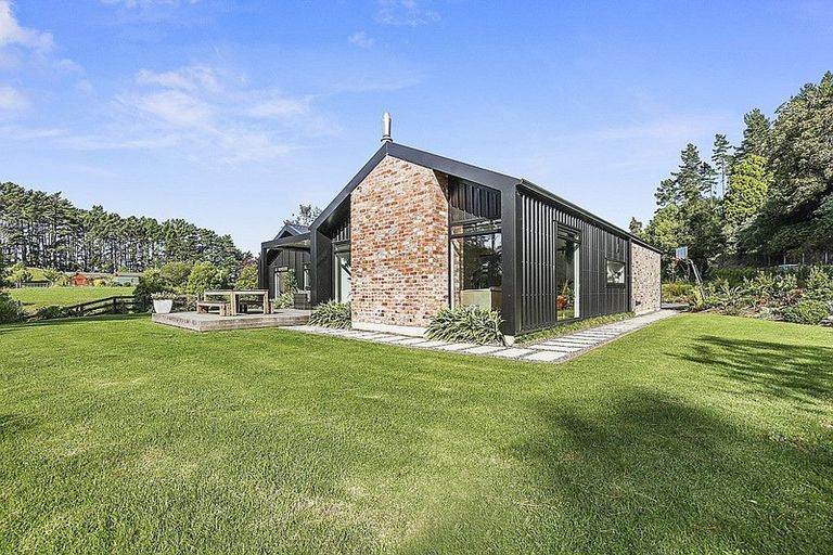 Photo of property in 68 Parrs Road, Hurworth, New Plymouth, 4371