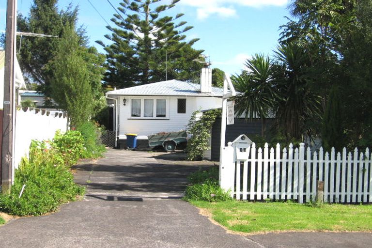 Photo of property in 13 Ward Crescent, Te Atatu Peninsula, Auckland, 0610