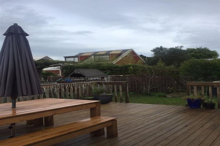 Photo of property in 51 Eastglen Road, Glen Eden, Auckland, 0602