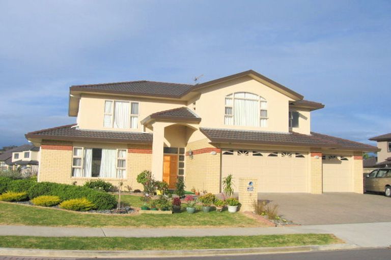 Photo of property in 2 Dalcross Drive, Flat Bush, Auckland, 2016