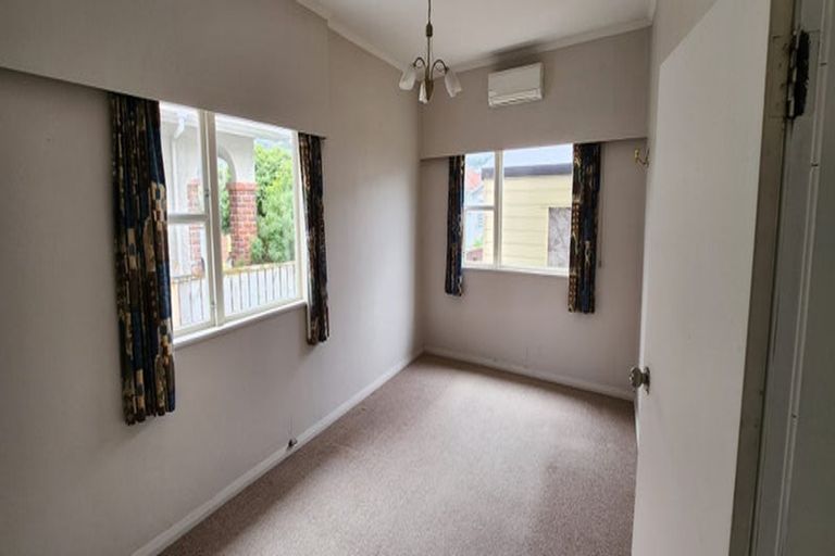 Photo of property in 96 Derwent Street, Island Bay, Wellington, 6023