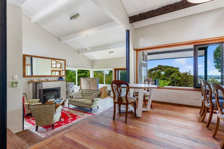 Photo of property in 48 Ngarahana Avenue, Paremoremo, Auckland, 0632