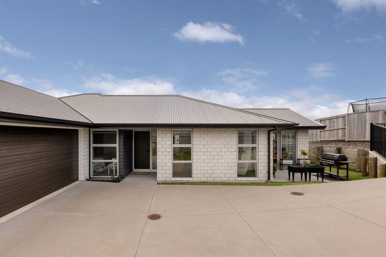 Photo of property in 14 Anglers Way, Omokoroa, 3114