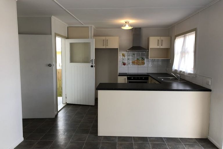 Photo of property in 1 Surrey Street, Manurewa, Auckland, 2102