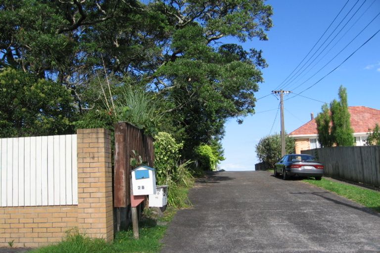Photo of property in 28 Howard Road, Northcote, Auckland, 0627