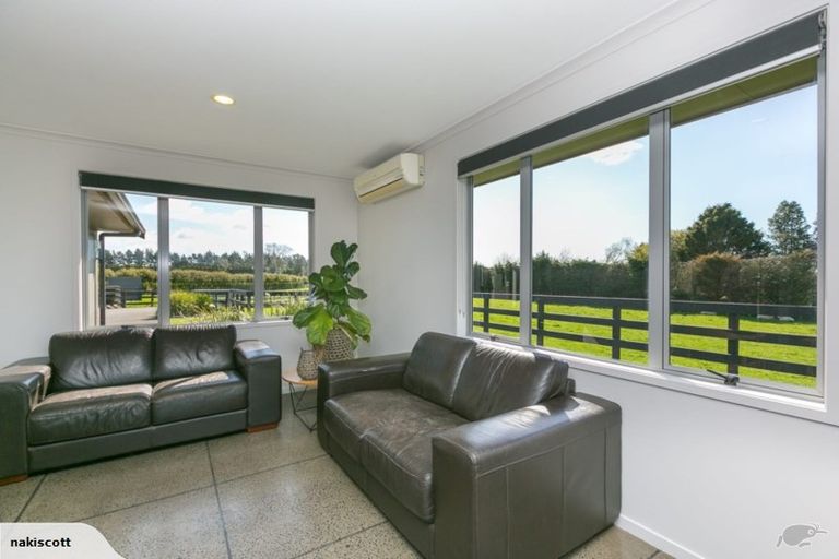 Photo of property in 563 Richmond Road, Lepperton, New Plymouth, 4373