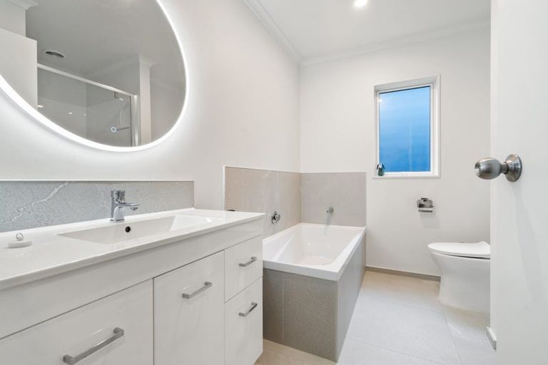 Photo of property in 31 Katipo Road, Takanini, 2112