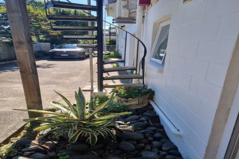 Photo of property in 1/17 Beulah Avenue, Rothesay Bay, Auckland, 0630