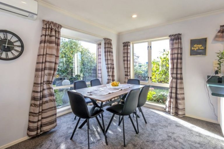 Photo of property in 395 Yaldhurst Road, Russley, Christchurch, 8042