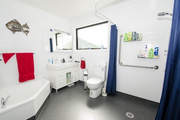 Photo of property in 16 Severn Street, Green Island, Dunedin, 9018