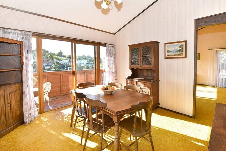 Photo of property in 47 Stapleford Crescent, Browns Bay, Auckland, 0630