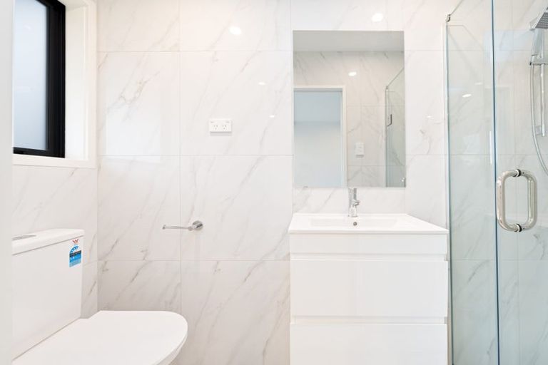 Photo of property in 64a Sungrove Rise, Sunnyvale, Auckland, 0612