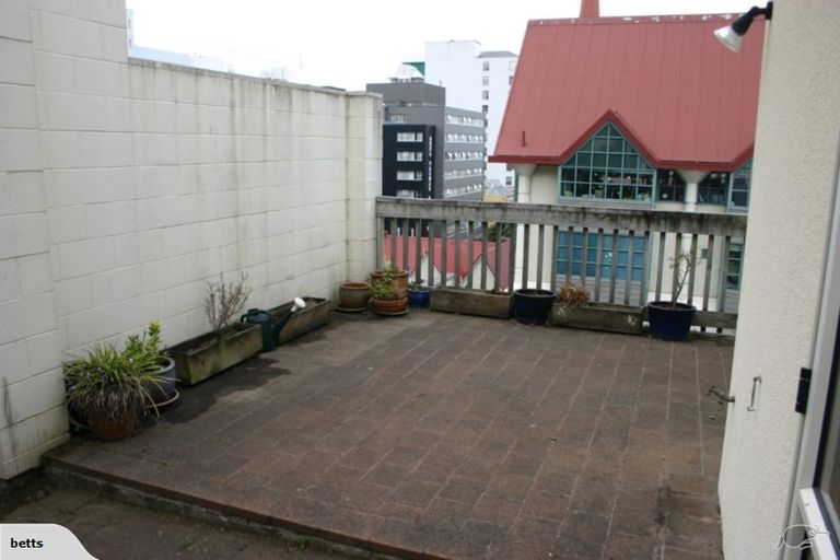 Photo of property in 4a Macdonald Crescent, Te Aro, Wellington, 6011