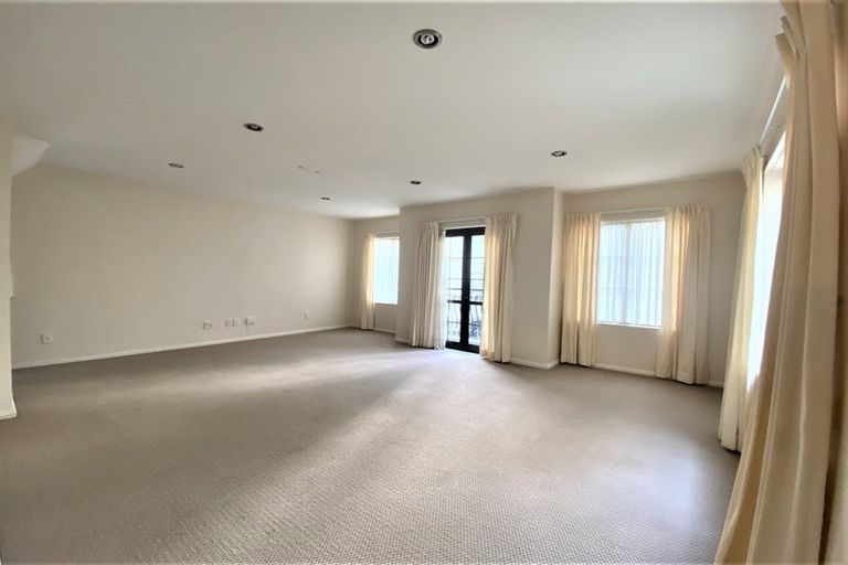 Photo of property in 4 Luxor Place, Massey, Auckland, 0614