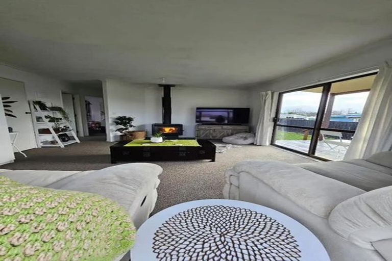 Photo of property in 16 Malcolm Street, Martinborough, 5711