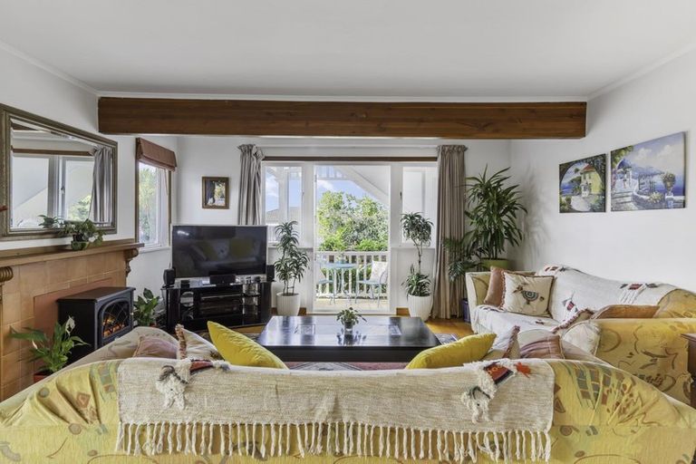 Photo of property in 1/27 Tui Glen Road, Birkenhead, Auckland, 0626