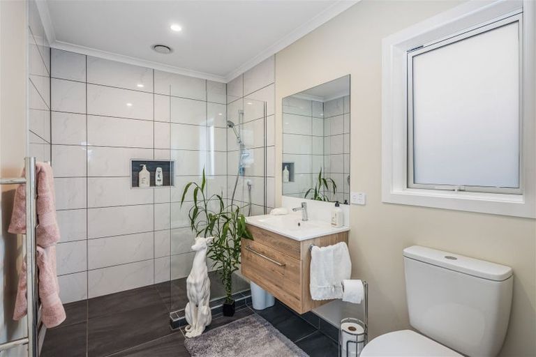 Photo of property in 166 Mark Avenue, Grenada Village, Wellington, 6037