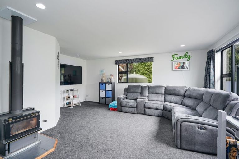 Photo of property in 64 Watt Road, Otatara, Invercargill, 9879