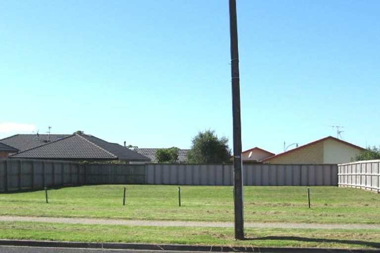 Photo of property in 28 Beach Road, Te Atatu Peninsula, Auckland, 0610