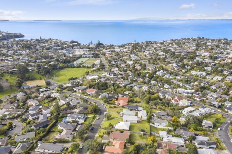 Photo of property in 30 Mayfair Crescent, Mairangi Bay, Auckland, 0630