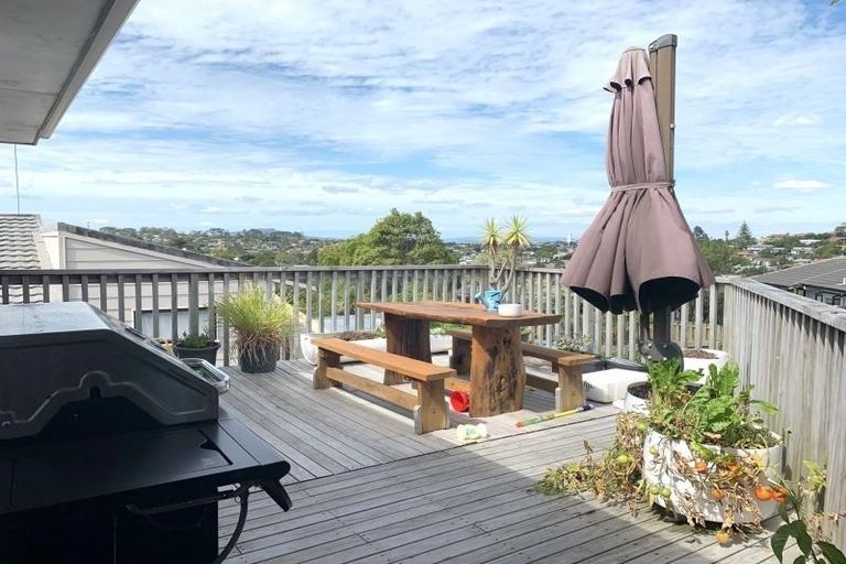 Photo of property in 35 Athena Drive, Totara Vale, Auckland, 0629