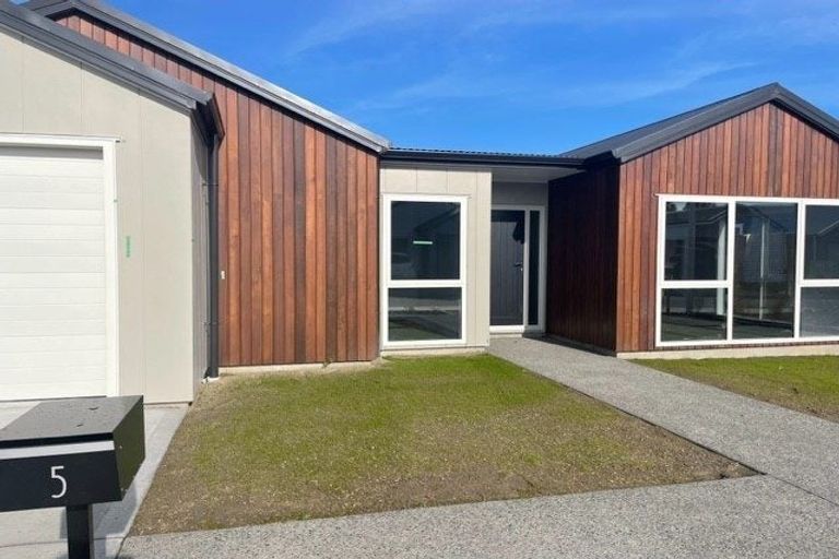 Photo of property in 24 Koru Loop, Paraparaumu, 5032