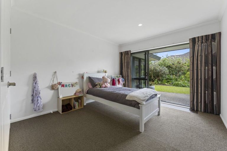 Photo of property in 2 Masefield Terrace, Kelvin Grove, Palmerston North, 4414