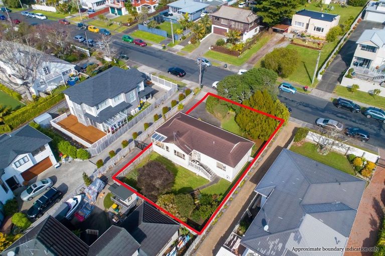 Photo of property in 1/13 Quebec Road, Milford, Auckland, 0620