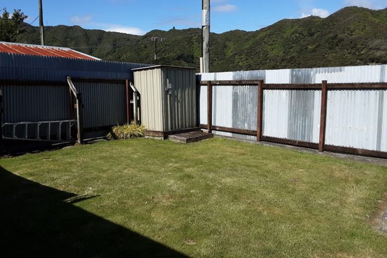 Photo of property in 2/306 Wellington Road, Wainuiomata, Lower Hutt, 5014