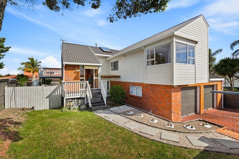 Photo of property in 177 West Harbour Drive, West Harbour, Auckland, 0618