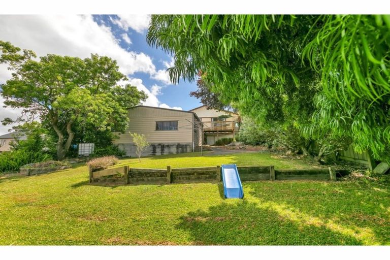 Photo of property in 4 Chamberlain Road, Massey, Auckland, 0614
