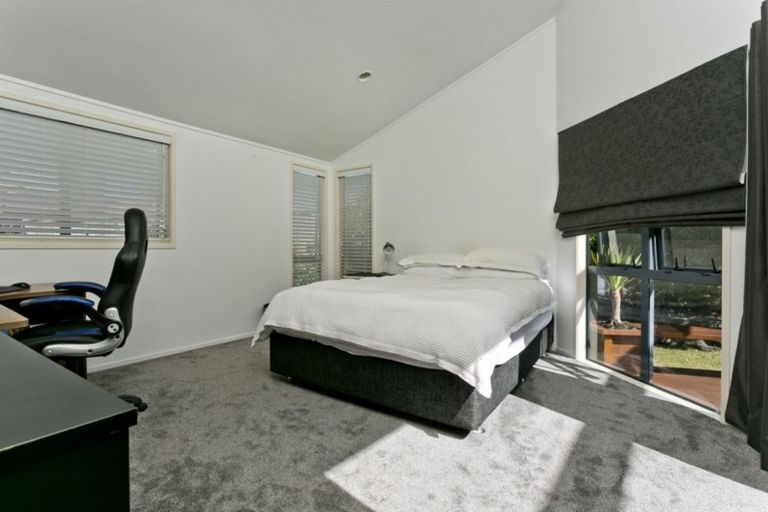 Photo of property in 12 Capri Place, Unsworth Heights, Auckland, 0632