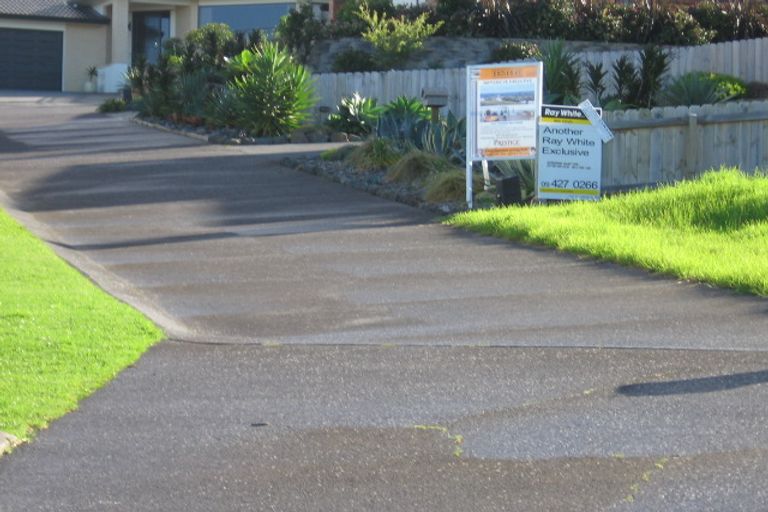 Photo of property in 10 Waldorf Crescent, Orewa, 0931