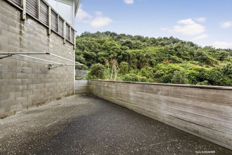 Photo of property in 34 Cave Road, Houghton Bay, Wellington, 6023