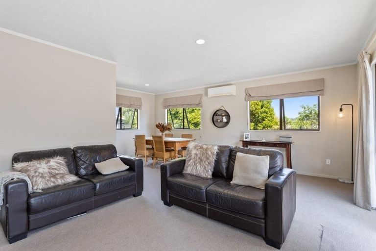 Photo of property in 2/12 Segedin Place, Glenfield, Auckland, 0629