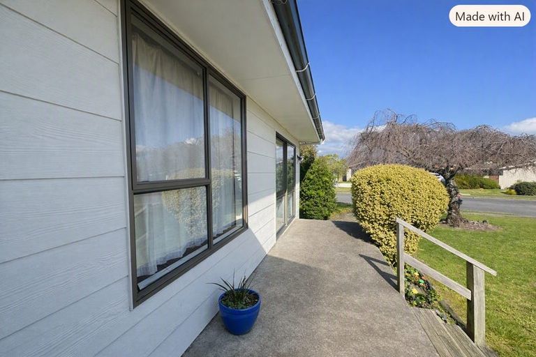Photo of property in 22 Leeton Drive, Waipukurau, 4200